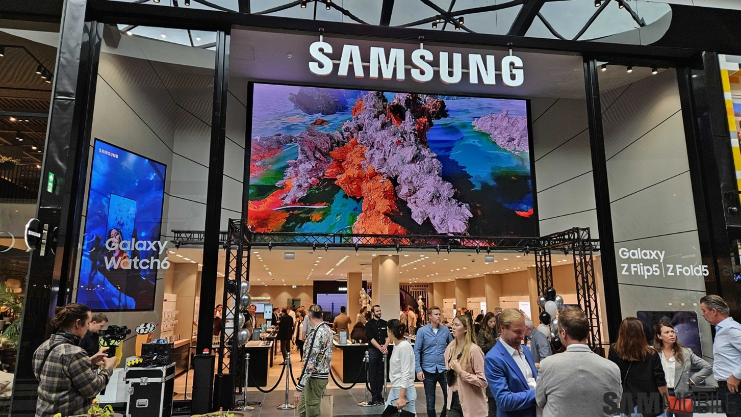 SAMSUNG store